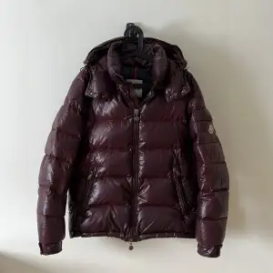 Herr Moncler Maya i storlek L. Köptes på haiendo shop, kvitto finns.  