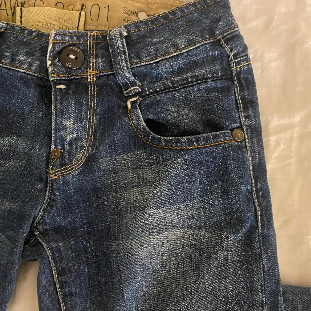 Säljer mina lågmidjade G-star jeans i storlek W25 och L32-34 Skriv för fler bilder eller vid frågor! Köparen står för frakt❤️. Jeans & Byxor.