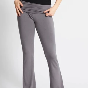 Folded flare pants  - Säljer mina lager 157 joga pants då jag inte använder dom💞  byxorna har inte några defekter.  