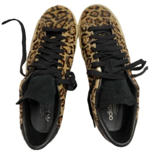 Adidas sneakers - Supercoola adidas sneakers med leopard-mönster💘 köpta på Plick men bra skick⚡️