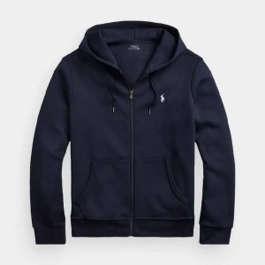 Ralph lauren zip hoodie - Säljer min helt nya Ralph lauren zip hoodie eftersom att jag köpte fel storlek och det ej gick att lämna tillbaka tröjan