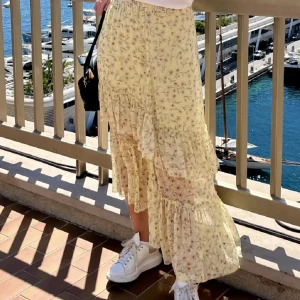 Kjol  - Så fin kjol som tyvärr inte kommer till användning. Fint skick! 💕passar s/m 