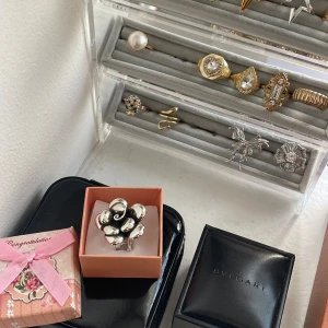 Helt ny! Oanvänd silver ring - Helt ny oanvänd, kommer med kartong och är justerbar