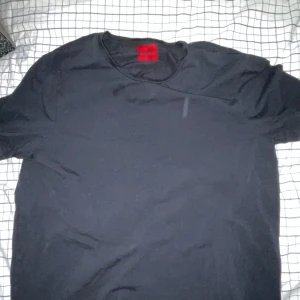Hugo boss t-shirt  - Använd några gånger  Kan sänka priset 