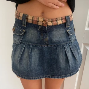 Kjol  - Såååå sjukt snygg kjol med fickor och vintage look!! Perfekt nu till sommaren 🥰ÖPPEN TILL BUD FÖR ETT SNABBT KÖP‼️‼️