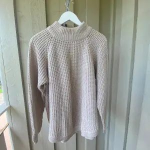 Stickad tröja från Gina tricot med halvpolo 