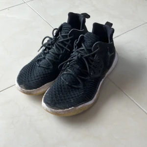 Jordan idrotts skor  - Jordan basket/ idrotts skor Köparen står för frakt Kom gärna med bud