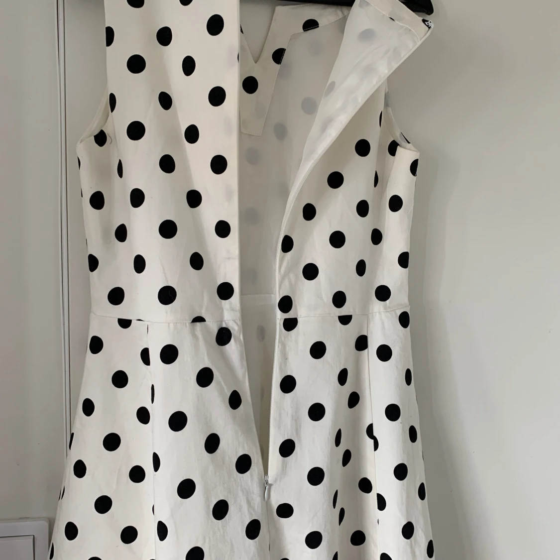 Prickig Klänning, vit klänning  - 91