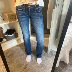 lågmidjade Ltb jeans - Snygga jeans från Ltb i modellen valerie, passar mig som är 169 för referens💕💕