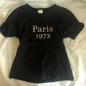 Paris tshirt - Superfin tröja med tryck Paris på💕 knappt använd!