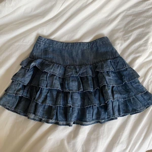 Volangkjol jeans - Såå så snygg, som ny!