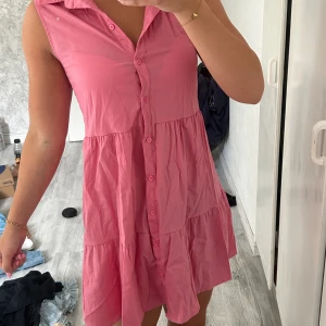 Klänning - Rosa klänning, jättefin men kommer inte till användning 💕