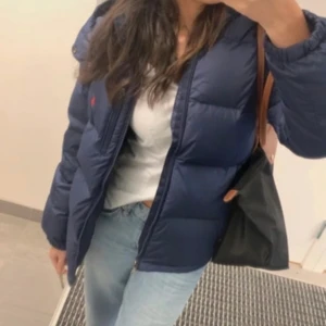 Ralph lauren jacka - Jätte fin endast använd en vinter Ord pris 3000kr Höjer priset då jag fått högre bud på vinted 