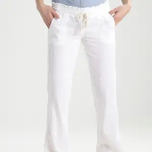 Jag vill byta mina Roxy byxor i S till ett par vita Roxy byxor som är i storlek M🙏💘 