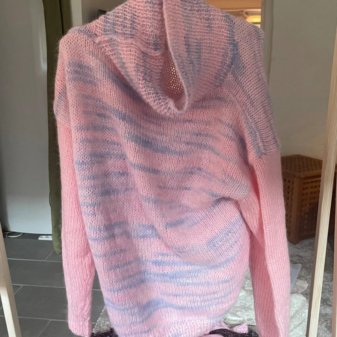 Stickad tröja, lokal tillverkare, Skåne 