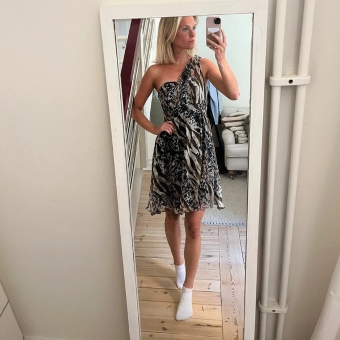 Djur mönstrad klänning