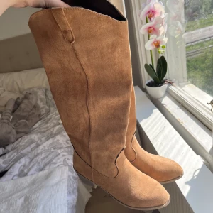 Boots  - Stövlar som aldrig blivit använda