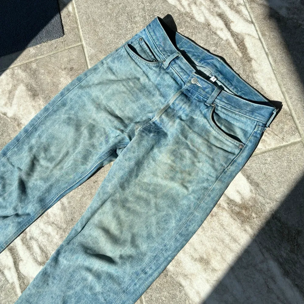 Loose jeans i storlek S. Använd några gånger men ändå i bra skick, väldigt sköna att ha på sig och perfekt för sommarkvällar. Jeans & Byxor.