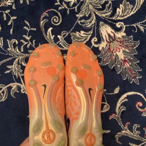 Nike tiempo legend 10 - Tjena säljer dessa Nike tiempo legend 10, använda 2-3 träningar. storlek 45.