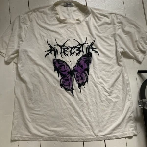 graphic tee  - använd fåtal gr! 