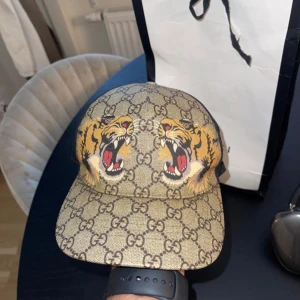 Gucci keps  - Säljer min Gucci keps  (Äkta) Tar bara paypal (fnf)  Fri frakt 