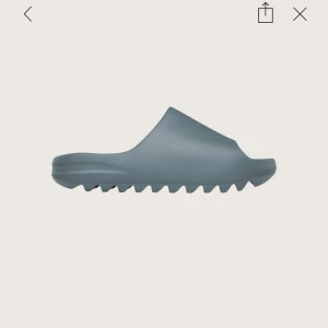 Yeezy slides - Helt nya, oanvända yeezy slides Slate Marine i storlek 42.  Kvitto finns!