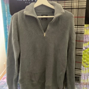 Halv zip - Chill är väldigt bra med en skjorta under