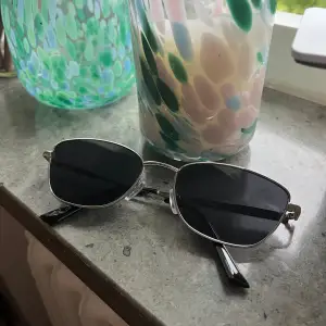 solglasögon från bershka 