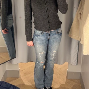Jeans - Säljer mina absoluta favorit jeans som tyvärr blivit för små💘 dom är i ett jätte bra skick och har inga defekter💘 