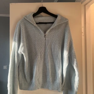 Stickad tröja  - Snygg tröja från bikbok i en mint grön färg💚