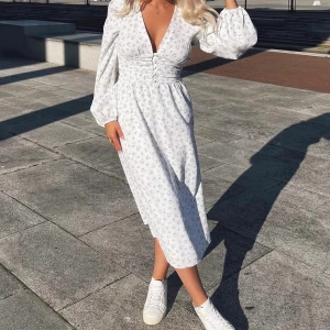 Klänning - Klänning från Gina Tricot i storlek M. Helt ny med prislapp 🌺 