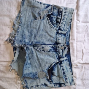 Snygga shorts - Ett par shorts med snygg tvätt. Perfekt i längden