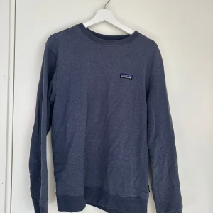 Tröja Patagonia - Långärmad sweatshirt från Patagonia i storlek S (herr). Fint skick! Passar dam M/L beroende på önskad passform.