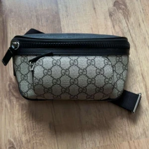 Gucci väska - Vid snabb affär går pris att diskuteras! Hjälper en vän att sälja!