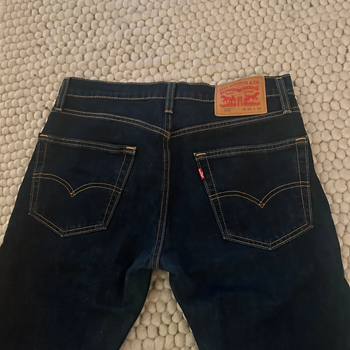 Levis jeans modell 502 mörkblå