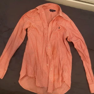 Polo Ralph Lauren skjorta  - Jag säljer denna ralph lauren skjorta eftersom den inte kommer till användning, mycket bra skick