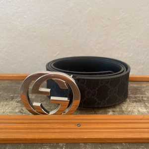 Gucci supreme bälte - Gucci bälte i bra skick inte använt mycket   Köpt från Gucci i Stockholm 