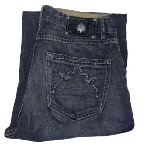 Pelle Pelle baggy jeans. W36. [Ytterbenslängd 114cm] [Innerbenslängd 82cm] [Midja 46cm] [Benöppning 26cm]