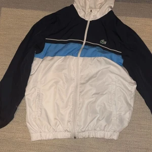 Lacoste dress - Hej säljer min lacost dress i storlek S 