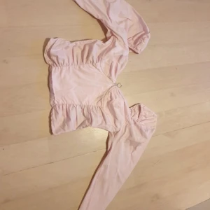 Topp S - Super snygg topp i storlek S  Mycket fint skick 