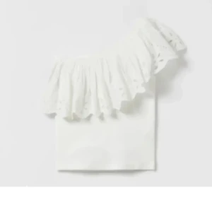 Söker denna volang topp i storlek stl 170 - 🙏🙏