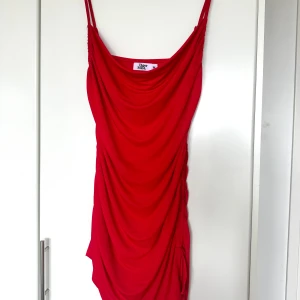 klänning - röd klänning från tiger mist, inga anmärkningar
