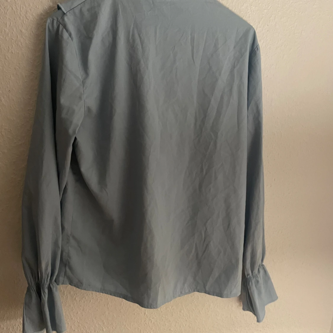 Blus med volang  - 91