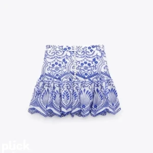 Zara kjol - INTRESEKOLL på den här kjolen. Osäker om jag vill sälja beror på pris. Skriv om du är intresserad!💕