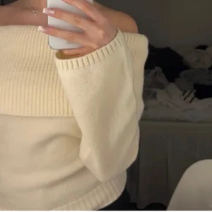 Off shoulder - Säljer den här fina tröjan💕. (Lånade bilder)