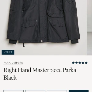 Parajumper jacka right hand  - en nästan helt oanvänd Parajumper jacka right hand, Tänker byta den mot en mosse knuckles som finns på andra bilden. Allt tillbehör följer med jackan så som att du beställer en helt ny! 