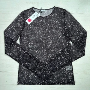 Meshtopp - Långärmad mönstrad meshtopp. Köpt på Lindex för några år sedan men aldrig använd.