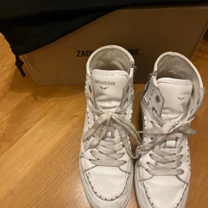 Zadig skor - Skor från Zadig & Voltaire. Är som nya, några tecken på användning i skon och sulan. Nypris 3850 kr🩷 