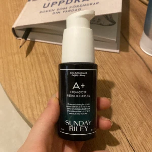 Retinol Serum - High dose of retinoid serum A+ 6.5% Retinoid blend, CoQ10, Honey. Aldrig använd, gåva. Ordinarie pris (949kr). Mitt pris hälften (474kr). Buda/skriv, pris kan diskuteras.