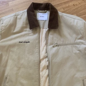 Vår jacka  - Säljer nu min Axel arigato jacka då jag inte använder den(usel fotograf så fråga om bilder)